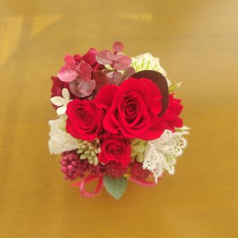 レースのお花入りプリザーブドフラワー赤(クリアケース入り)