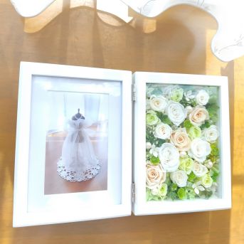 フォトフレームのプリザーブドフラワー