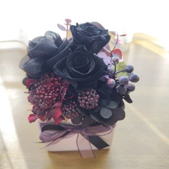 黒バラのプリザーブドフラワー