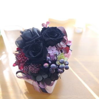 黒バラのプリザーブドフラワー