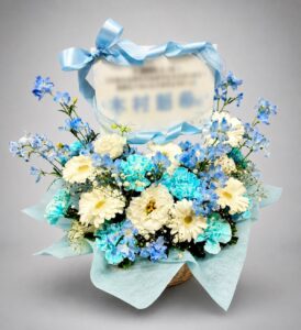 渋谷TSUTAYAの写真集発売イベントへ届けたブルーとホワイトの楽屋花アレンジメント