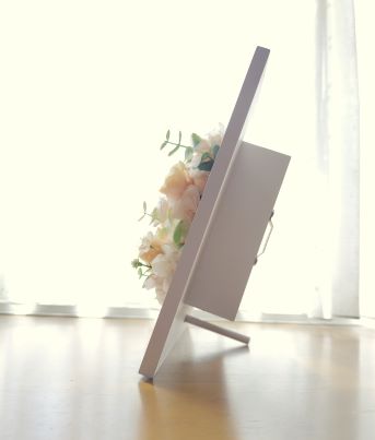 ペールオレンジの額入りプリザーブドフラワー(側面)