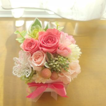 レースのお花入りプリザーブドフラワー