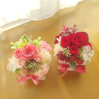 レースのお花入りプリザーブドフラワー(クリアケース入り)