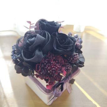 黒バラのプリザーブドフラワー