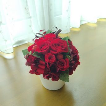 バラいっぱい深紅のプリザーブドフラワー/引き